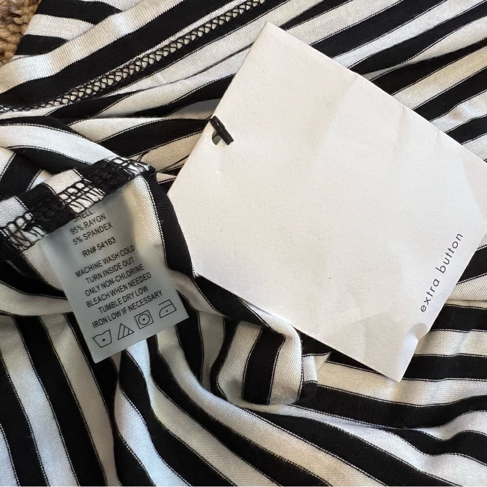 Calvin Klein Black and White Stripe Knit Dress. Size 6. Great Condition!! - Picture 8 of 12